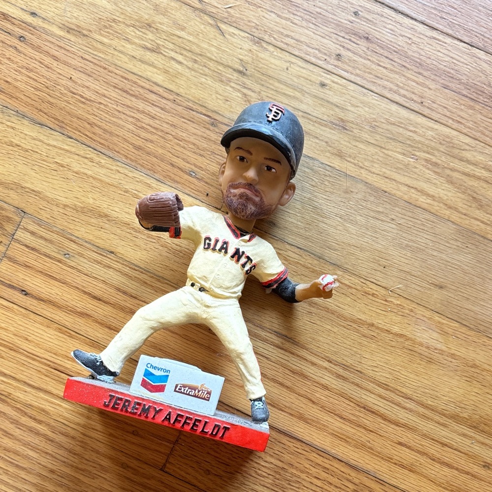 MLB Giants Pitcher Bobblehead - Cream and Black